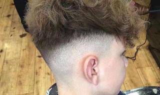 男生自然卷发型设计